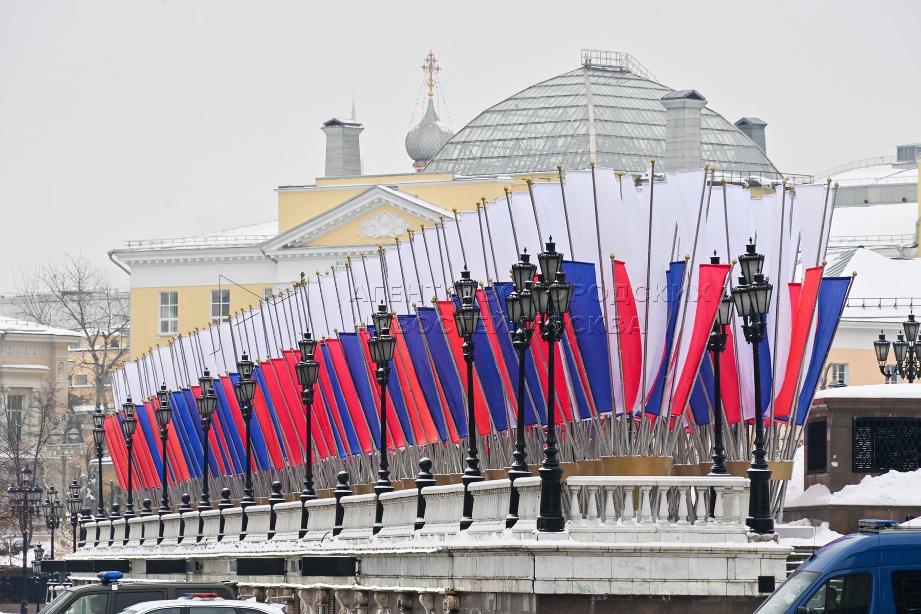 Здания Москвы украсят флагами к майским праздникам до 30 апреля